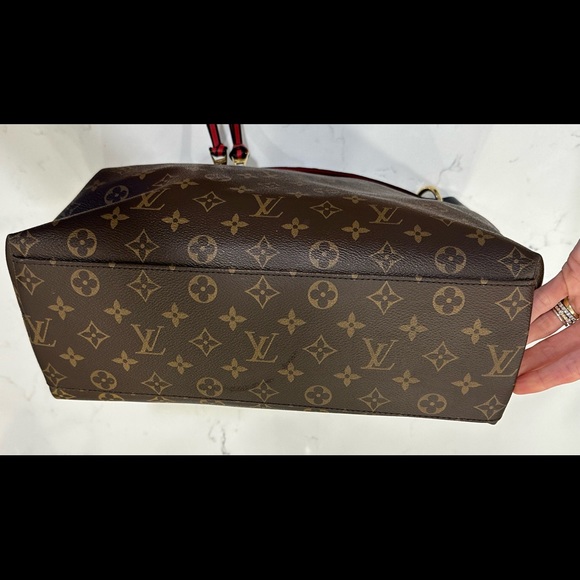 Louis Vuitton 2019 Monogram Tuileries Hobo Purse - Picture 3 of 7